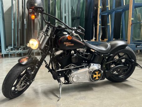 2009 Harley-Davidson Softail Custom, чёрный, 1600000 рублей, вид 4