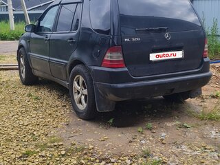 2000 Mercedes-Benz M-Класс 320 I (W163), чёрный, 750000 рублей, вид 4