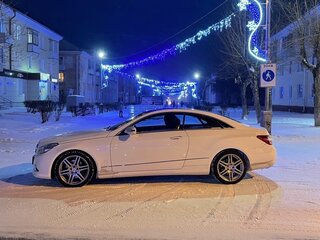 2009 Mercedes-Benz E-Класс 350 IV (W212, S212, C207), белый, 1350000 рублей, вид 5