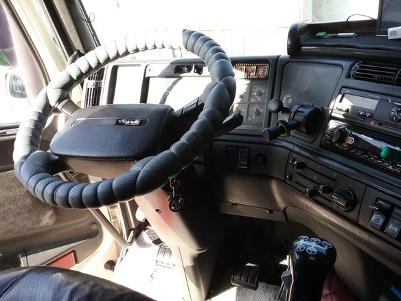 1996 Volvo FH, белый, 3000000 рублей - вид 3