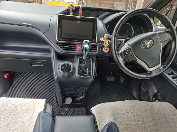 2014 Toyota Voxy III (R80), белый, 1680000 рублей - вид 6