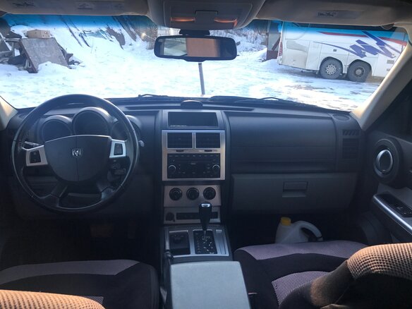 2006 Dodge Nitro, серебристый - вид 2