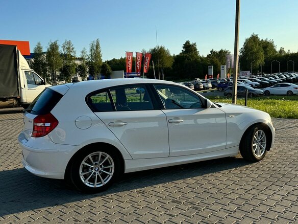 2010 BMW 1 серии 116i I (E81/E82/E87/E88) Рестайлинг, белый, 1150000 рублей - вид 1