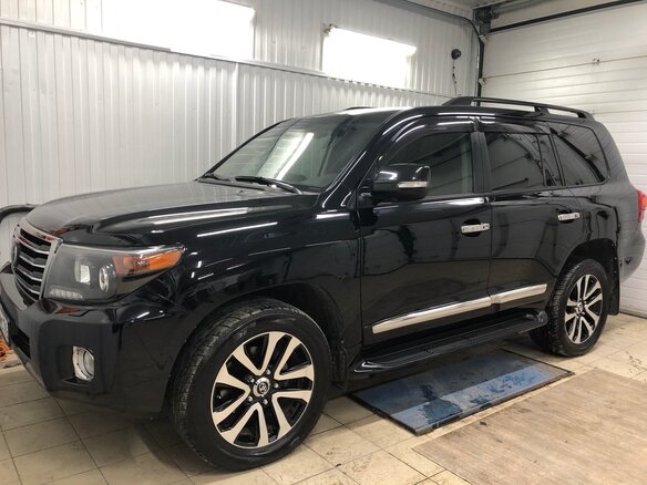2013 Toyota Land Cruiser 200 Series Рестайлинг 1, чёрный, 5050000 рублей - вид 3