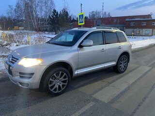 2008 Volkswagen Touareg I Рестайлинг, серый, 1100000 рублей, вид 1