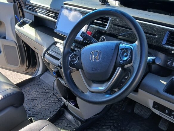 2015 Honda Stepwgn V, чёрный, 2300000 рублей - вид 9