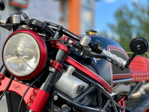 2011 MV Agusta Brutale 920, пурпурный - вид 3