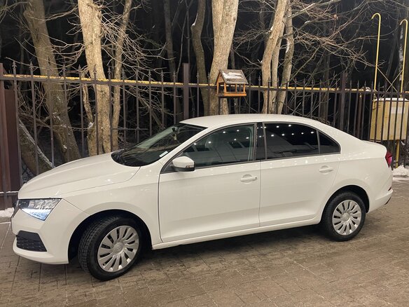 2021 Skoda Rapid II, белый, 1695000 рублей - вид 2