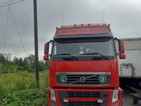 2010 Volvo FH, красный, 4200000 рублей, вид 1