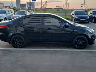 2015 Kia Rio III Рестайлинг, чёрный, 750000 рублей, вид 3