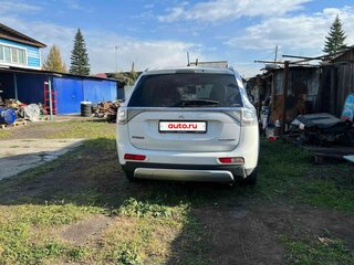 2014 Mitsubishi Outlander III Рестайлинг, белый, 1900000 рублей, вид 4