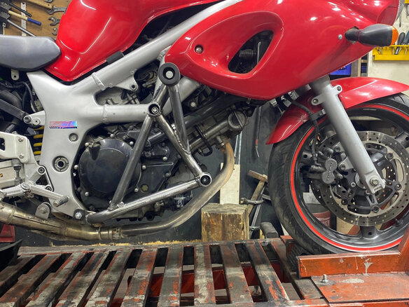 2005 Suzuki SV 400, красный, 250000 рублей - вид 8