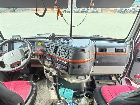2005 Volvo VNL, пурпурный, 2700000 рублей, вид 5