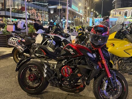 2015 MV Agusta Brutale 800, красный, 1350000 рублей, вид 1