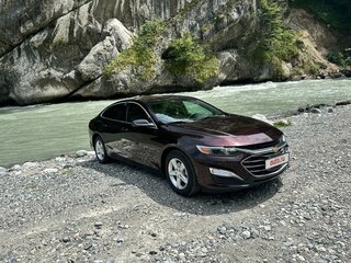 2020 Chevrolet Malibu IX Рестайлинг, красный, 2000000 рублей, вид 3