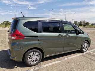 2019 Honda Freed II Рестайлинг, серый, 1900000 рублей, вид 5