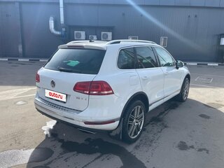 2017 Volkswagen Touareg II Рестайлинг, белый, 3100000 рублей, вид 4