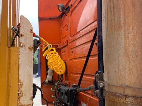 2004 Volvo VNM, оранжевый, 2000000 рублей, вид 5