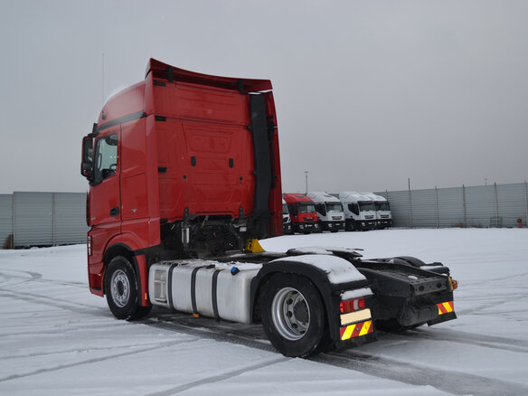 2015 Mercedes-Benz Actros, красный - вид 2