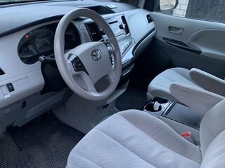 2013 Toyota Sienna III, чёрный, 2150000 рублей, вид 5
