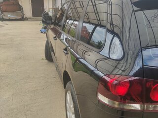 2009 Volkswagen Touareg I Рестайлинг, чёрный, 1500000 рублей, вид 2
