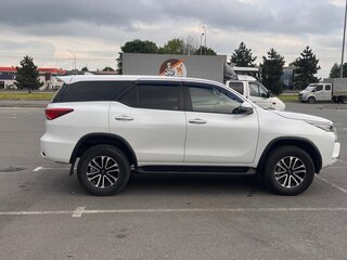2023 Toyota Fortuner II Рестайлинг, белый, 2750000 рублей, вид 4