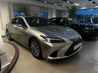 2025 Lexus ES 200 VII Рестайлинг 2, серый, 6175000 рублей, вид 2