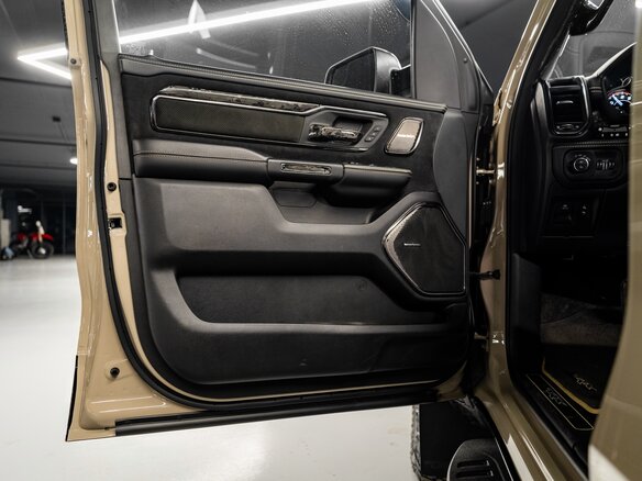 2022 Ram 1500 Crew Cab TRX V, коричневый - вид 17