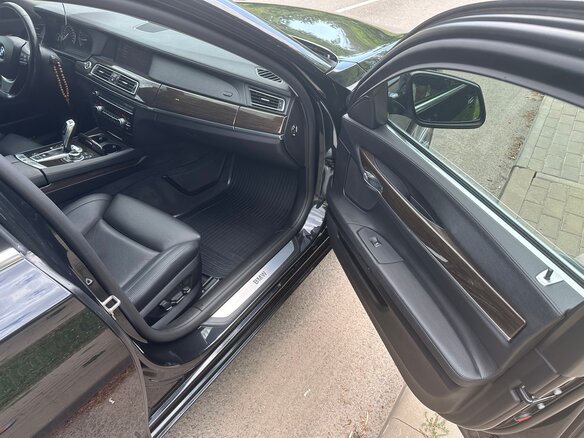 2012 BMW 7 серии Long 740Li V (F01/F02/F04), чёрный, 1700000 рублей - вид 16