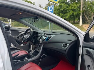 2015 Hyundai Elantra V (MD) Рестайлинг, белый, 1650000 рублей, вид 4