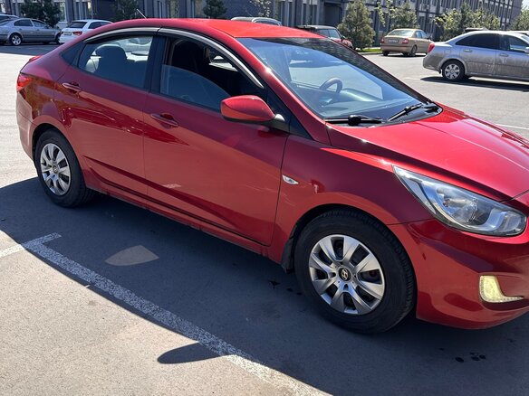2013 Hyundai Accent IV, красный - вид 4