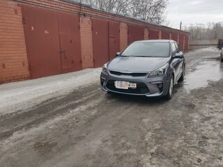 2019 Kia Rio IV, серый, 1900000 рублей, вид 1