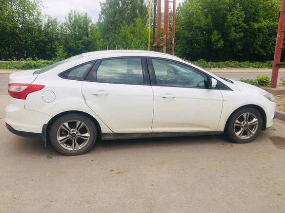 2012 Ford Focus III, белый - вид 2