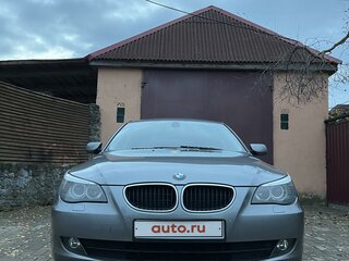 2009 BMW 5 серии 520i V (E60/E61) Рестайлинг, серебристый, 850000 рублей, вид 2
