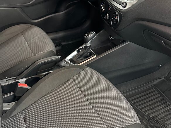 2020 Hyundai Solaris II, белый, 1700000 рублей - вид 4