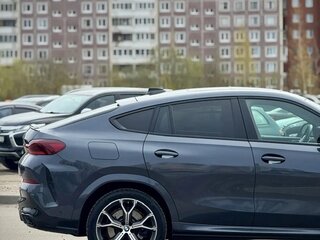 2021 BMW X6 40d III (G06), серый, 8500000 рублей, вид 3