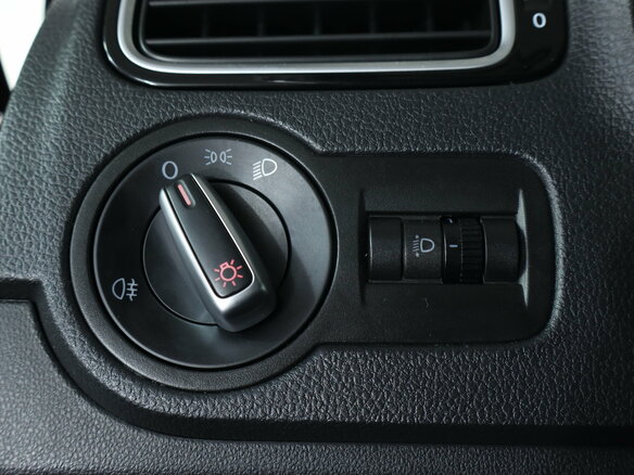 2019 Volkswagen Polo V Рестайлинг, красный, 1319000 рублей - вид 17