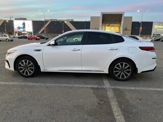 2019 Kia Optima IV Рестайлинг, белый, 1680000 рублей, вид 4