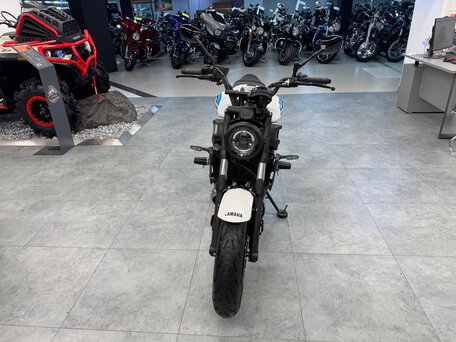 2023 Yamaha XSR700, белый, 855000 рублей, вид 3