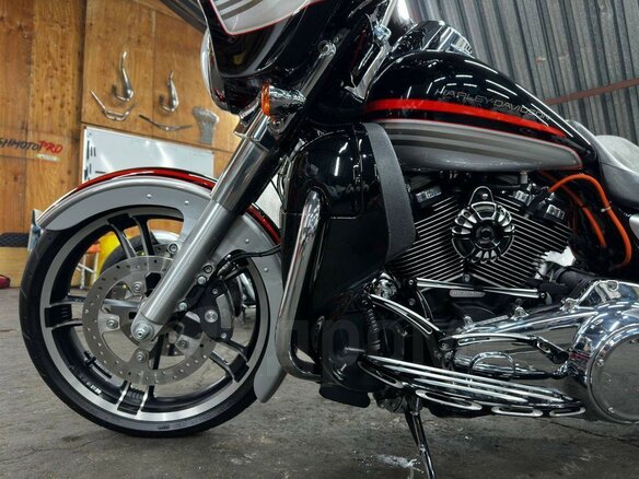 2018 Harley-Davidson Street Glide, серебристый, 1740000 рублей - вид 20