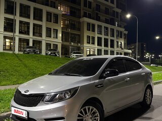 2015 Kia Rio III Рестайлинг, серебристый, 950000 рублей, вид 1