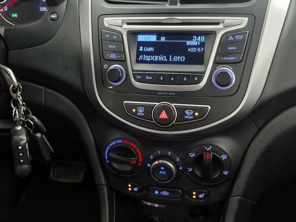 2015 Hyundai Solaris I Рестайлинг, коричневый, 899000 рублей - вид 16