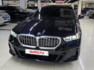 2025 BMW 5 серии 530i xDrive VIII (G60/G61/G68), чёрный, 7190999 рублей, вид 2