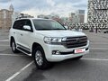 2016 Toyota Land Cruiser 200 Series Рестайлинг 2, белый - вид 2