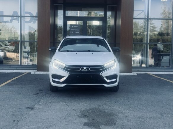 2026 Lada (ВАЗ) Vesta I Рестайлинг (NG), белый - вид 1