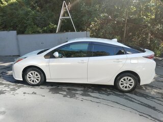 2016 Toyota Prius IV (XW50), белый, 1050000 рублей, вид 3