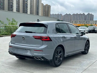 2023 Volkswagen Golf VIII, серебристый, 1850001 рублей, вид 4