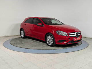 2014 Mercedes-Benz A-Класс 180 III (W176), красный, 1029900 рублей, вид 2