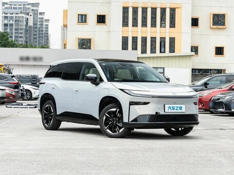 2026 Toyota bZ3X 58.3 kWh, серебристый, 3080000 рублей, вид 2
