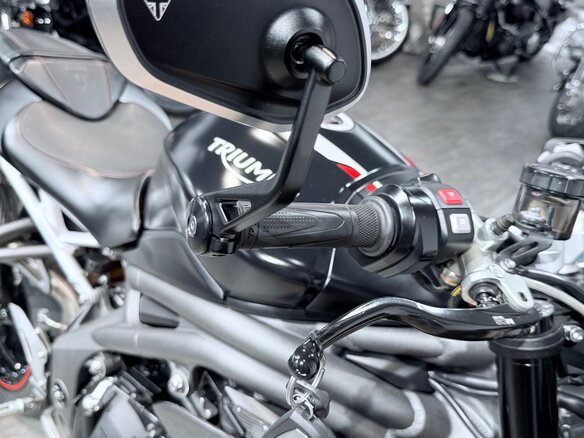 2018 Triumph Speed Triple, чёрный, 999000 рублей - вид 30